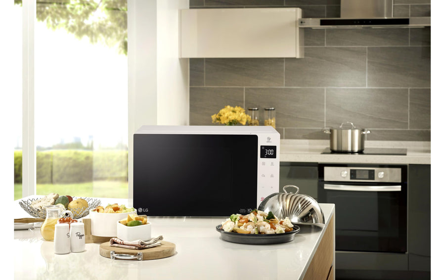 LG Mikrowelle NeoChef MS23NECBW Weiss