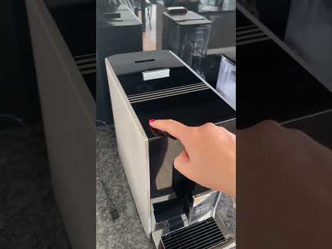 Trisa Kaffeevollautomat Crema One Touch Schwarz/Silber - Video 3
