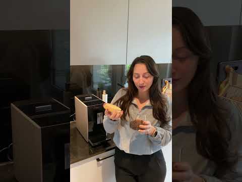 Trisa Kaffeevollautomat Crema One Touch Schwarz/Silber - Video 1